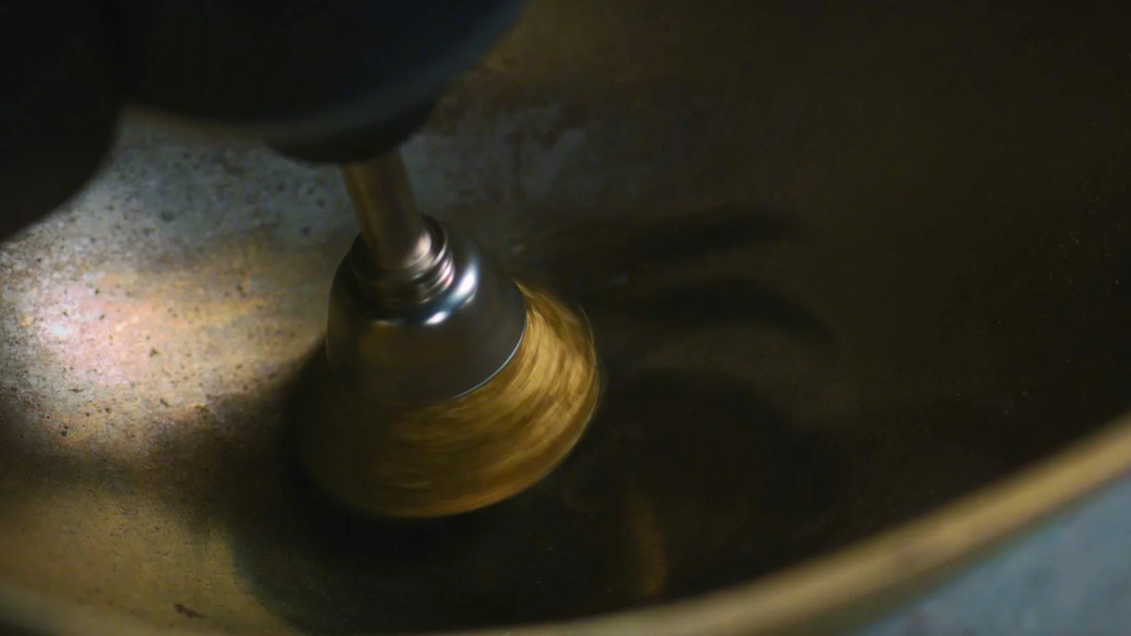 Dremel 536 szczotka mosiężna, zestaw akcesoriów: 2 szczotki (13 mm) do czyszczenia miękkich metali, takich jak złoto, brąz lub miedź