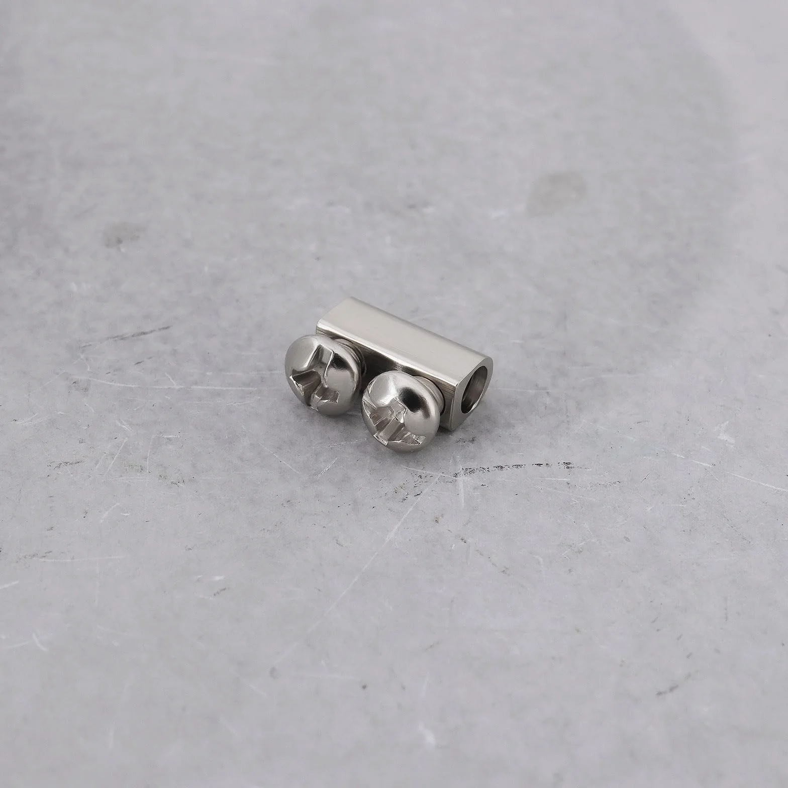 Zaciski do lin stalowych M3 z podwójnym otworem, 10 x 5 mm, stalowe klipsy z nakrętką zaciskową, odpowiednie do zacisków linowych 3,0 mm, srebrne