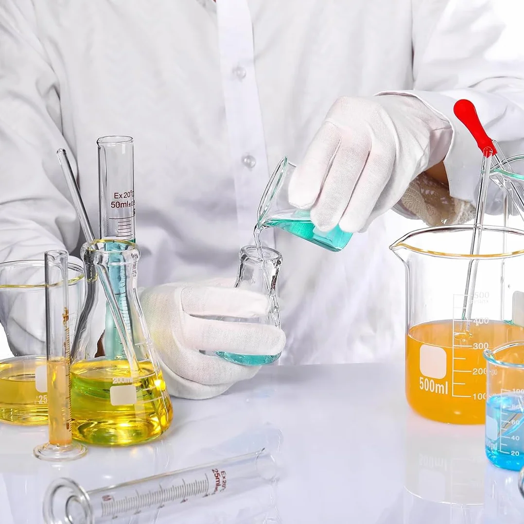 4-stopniowy zestaw zlewek Erlenmeyer, zestaw cylindrów z miarką, 3 szklane cylindry z 3 stożkowymi buteleczkami, z 3 szklanymi pipetami, 2 szklane mieszadła i 2 szczotki do mycia
